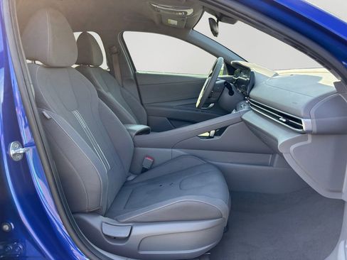 Used 2023 Hyundai Elantra SEL w/ Convenience Package FWD image 12