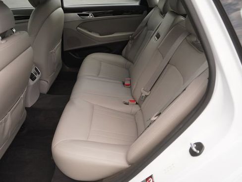 Used 2017 Genesis G80 3.8 RWD image 12