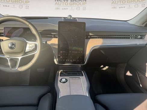 New 2025 Volvo EX90 Ultra image 11