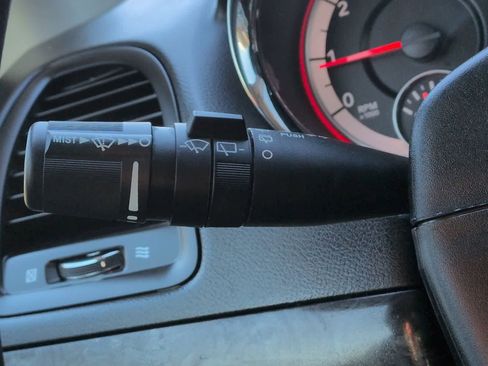 Used 2019 Dodge Grand Caravan SE w/ UConnect Hands-Free Group image 26