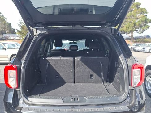 Used 2020 Ford Explorer XLT w/ Equipment Group 202A AWD/4WD image 10