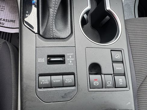 Used 2023 Toyota Highlander LE image 22