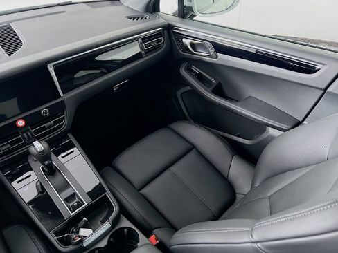 New 2026 Porsche Macan Base image 26