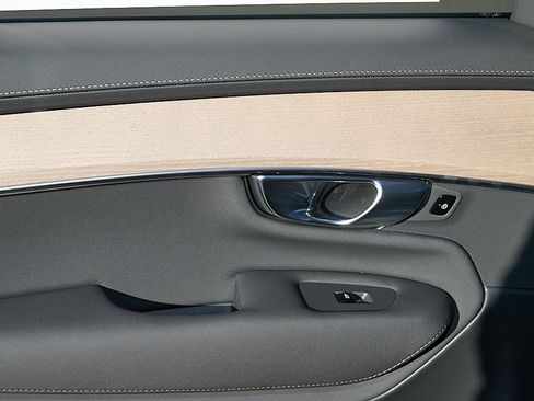 New 2026 Volvo XC90 B6 Plus w/ Protection Package image 19