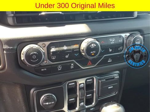 Used 2024 Jeep Wrangler Unlimited Rubicon w/ Convenience Group AWD/4WD image 8