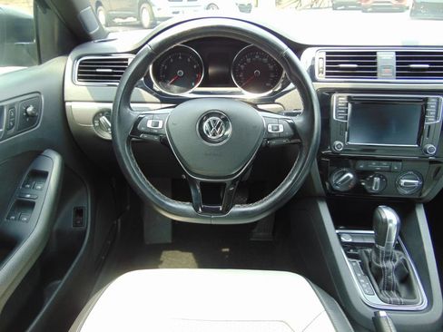 Used 2016 Volkswagen Jetta Sport FWD image 18