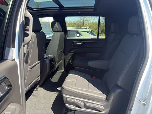 New 2026 Chevrolet Suburban RST AWD/4WD image 4