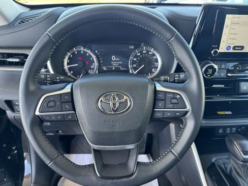 Used 2023 Toyota Highlander XLE image 14