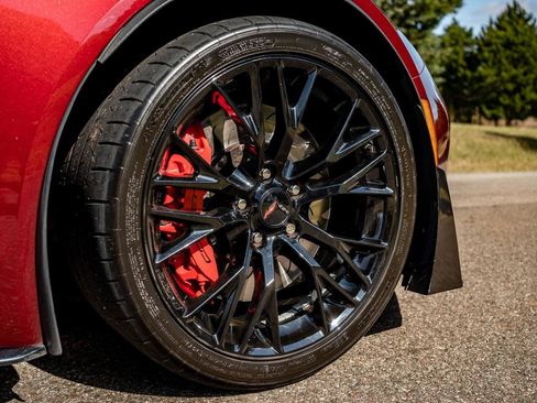 Used 2016 Chevrolet Corvette Z06 w/ 2LZ Preferred Equipment Group RWD image 10