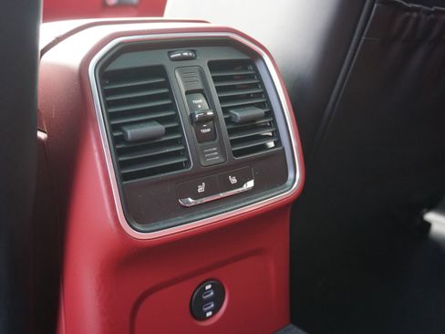 Certified 2023 Porsche Macan S AWD/4WD image 22