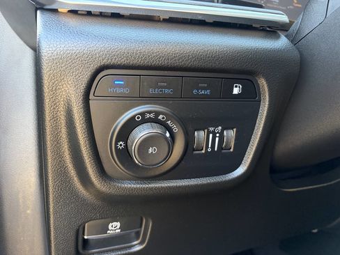 Used 2023 Jeep Grand Cherokee Overland w/ Luxury Tech Group IV image 12