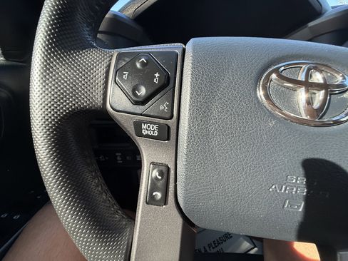 Used 2018 Toyota Tacoma TRD Off-Road image 25