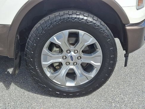 Used 2017 Ford F150 Lariat w/ Equipment Group 502A Luxury AWD/4WD image 8