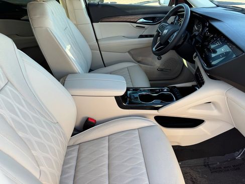 Used 2022 Buick Envision Avenir w/ Technology Package II image 11