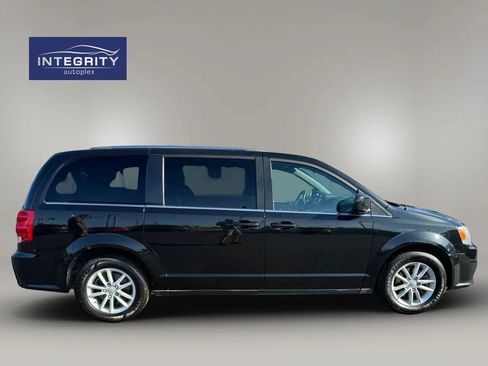 Used 2019 Dodge Grand Caravan SXT FWD image 6