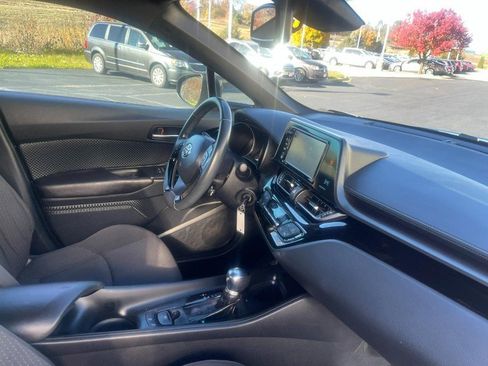 Used 2018 Toyota C-HR XLE image 9