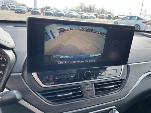 Used 2023 Nissan Altima 2.5 SV w/ SV Premium Package image 21