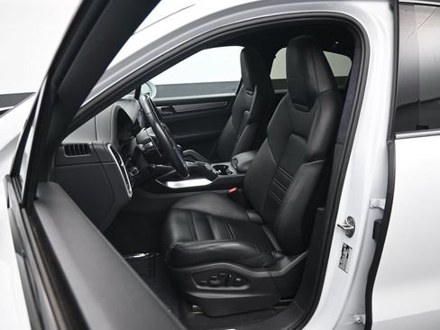 Used 2023 Porsche Cayenne Turbo AWD/4WD image 21