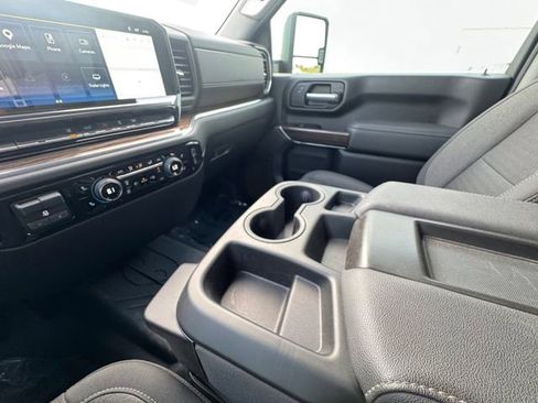Used 2025 Chevrolet Silverado 3500 LT AWD/4WD image 10