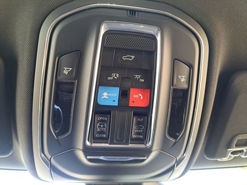 New 2025 Jeep Grand Cherokee Altitude image 12