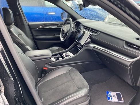 Used 2023 Jeep Grand Cherokee Altitude image 7