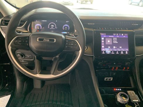 Used 2023 Jeep Grand Cherokee Laredo RWD image 16