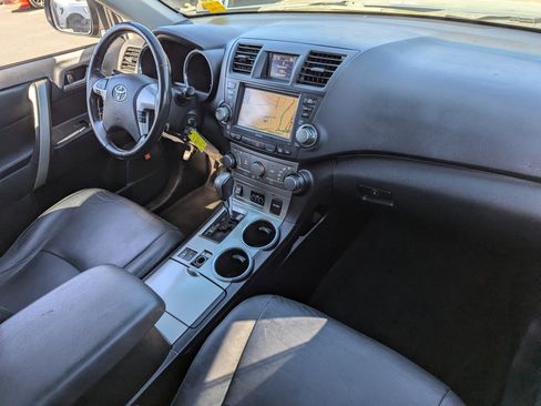 Used 2012 Toyota Highlander 4WD image 12