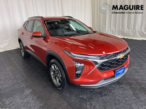 Used 2024 Chevrolet Trax LT w/ Driver Confidence Package image 29