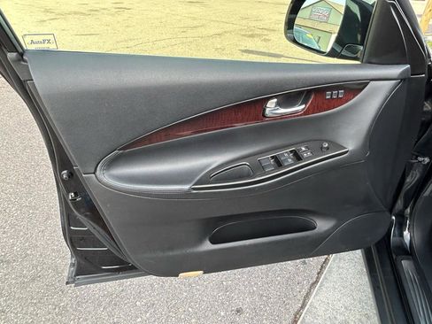 Used 2017 INFINITI QX50 AWD w/ Premium Package image 14