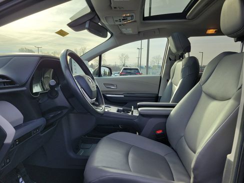 Used 2024 Toyota Sienna XLE image 15