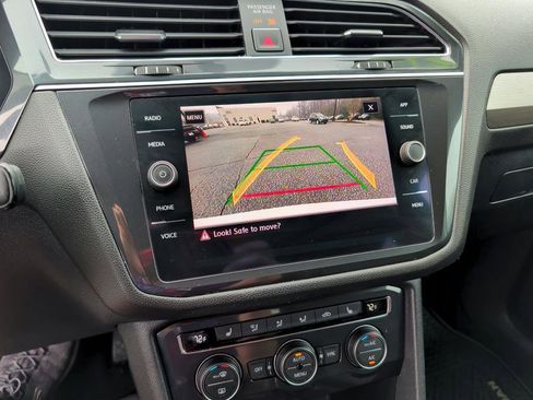 Used 2018 Volkswagen Tiguan SE image 23