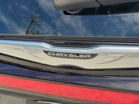 Used 2025 Chrysler Pacifica Select FWD image 6