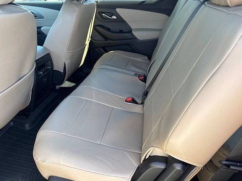 Used 2023 Chevrolet Traverse LS FWD image 10
