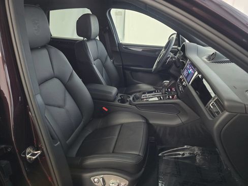 Certified 2025 Porsche Macan AWD/4WD image 26