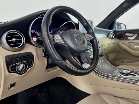 Used 2018 Mercedes-Benz GLC 300 4MATIC w/ Premium Package image 21