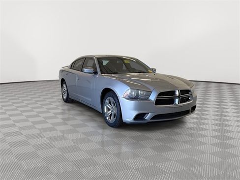 Used 2014 Dodge Charger SE w/ Sport Appearance Group image 2