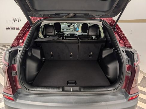 Used 2019 Jeep Cherokee Latitude Plus w/ Comfort/Convenience Group image 26