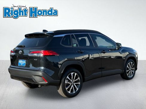 Used 2025 Toyota Corolla Cross XLE FWD image 8