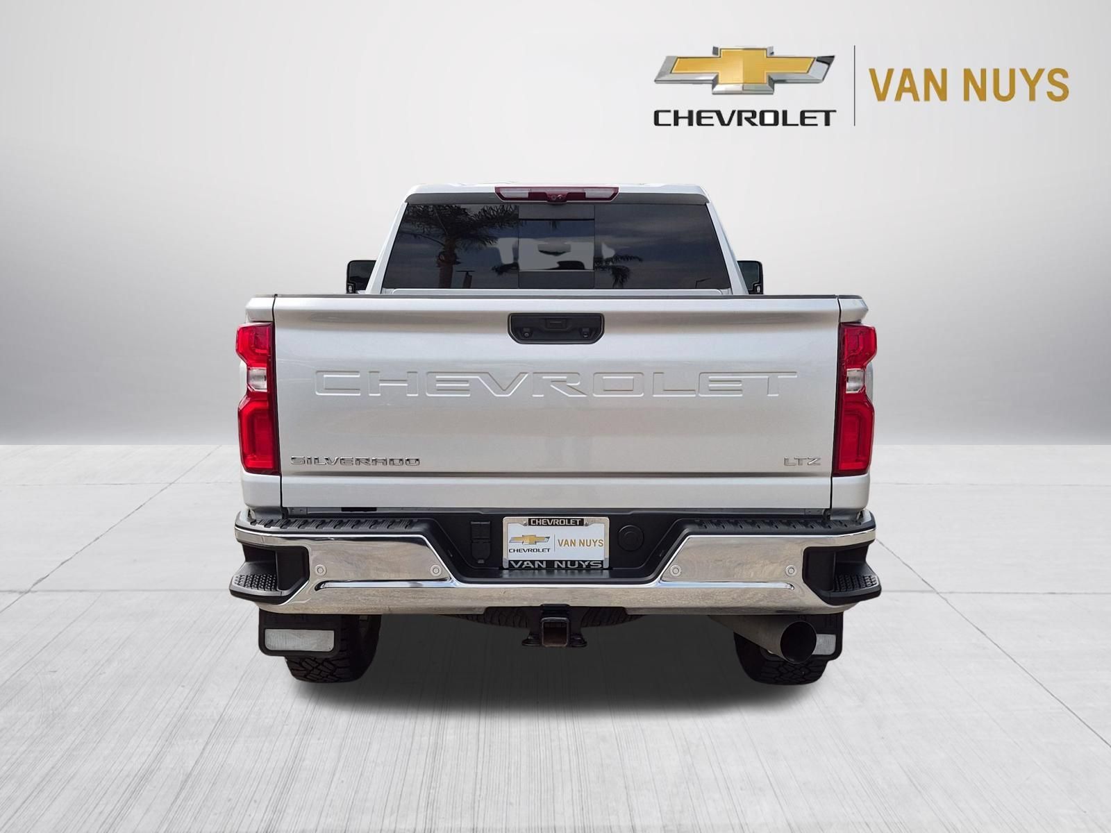 Used 2023 Chevrolet Silverado 3500 LTZ w/ LTZ Plus Package AWD/4WD image 6