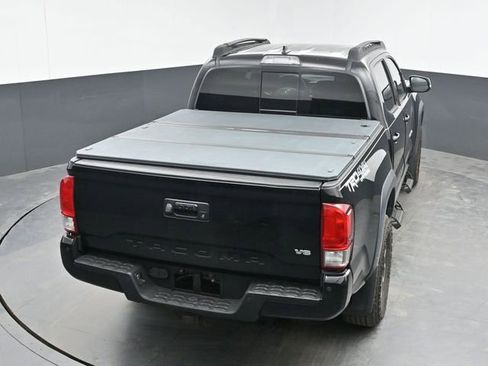 Used 2017 Toyota Tacoma TRD Off-Road w/ Premium & Technology Package image 24