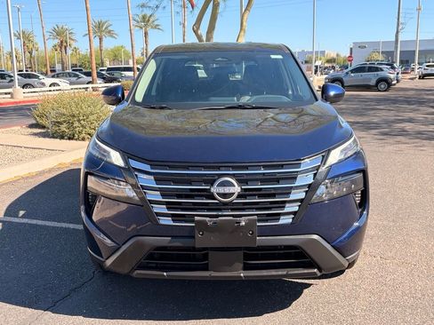 Certified 2025 Nissan Rogue SV FWD image 9