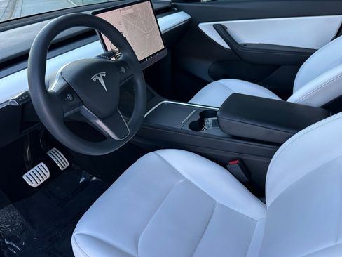 Used 2021 Tesla Model Y Performance image 4