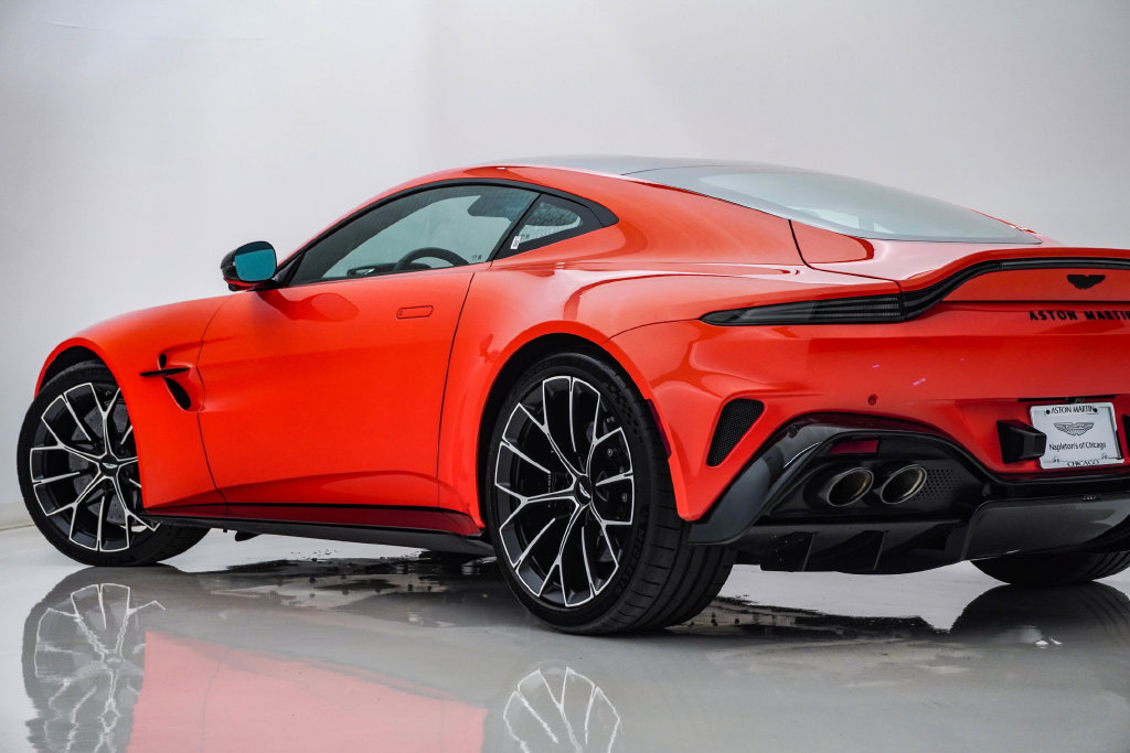 Used 2026 Aston Martin V8 Vantage Roadster RWD image 9