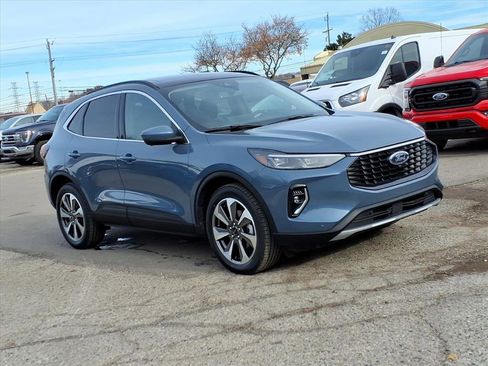 Used 2023 Ford Escape Platinum image 7