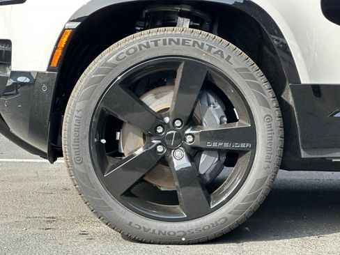 New 2026 Land Rover Defender 110 X-Dynamic SE image 13