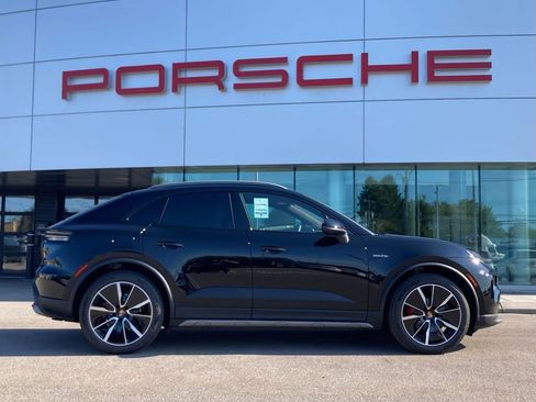 New 2025 Porsche Macan 4S Electric image 16