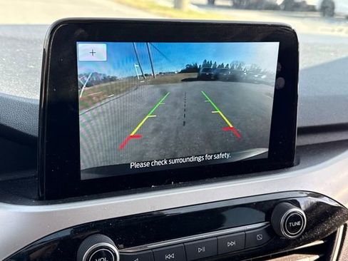 Used 2021 Ford Escape SE w/ SE Sport Appearance Package image 21