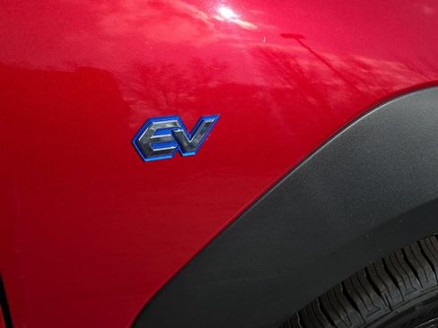 Used 2023 Subaru Solterra AWD image 11