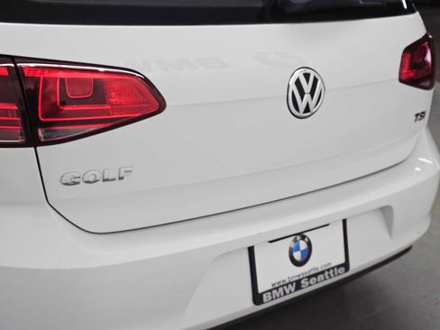 Used 2017 Volkswagen Golf Wolfsburg Edition image 7
