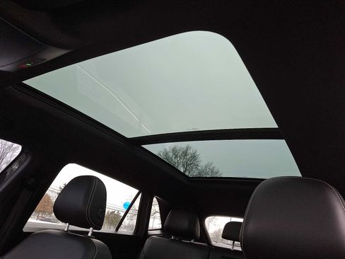 Certified 2022 Volkswagen Atlas Cross Sport SEL R-Line image 12